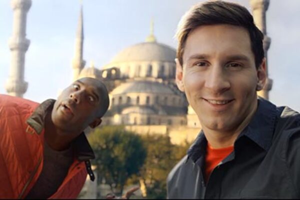 turkish-airlines-kobe-vs-messi-selfie